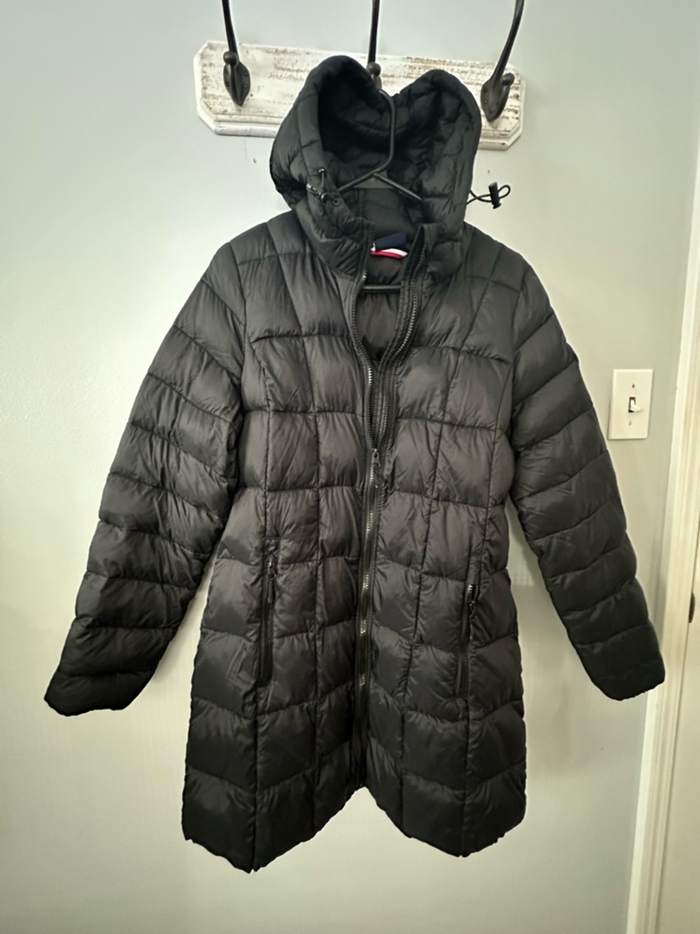 Lightweight, classic style puffer jacket.